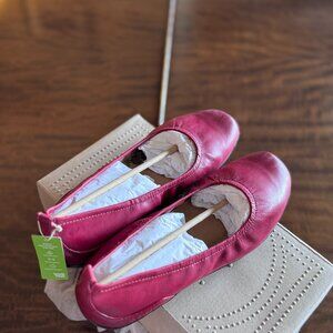 Taos "Chit Chat" Red Leather Flats Women's 8.5